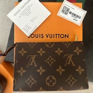 Louis Vuitton toiletry 15